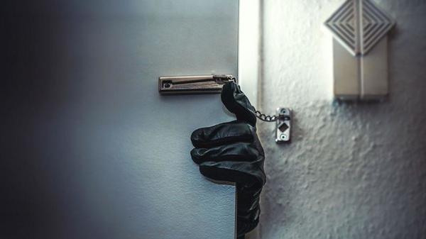 The Burglar Always Rings Twice: How to Tell if a Burglar Is Watching Your House