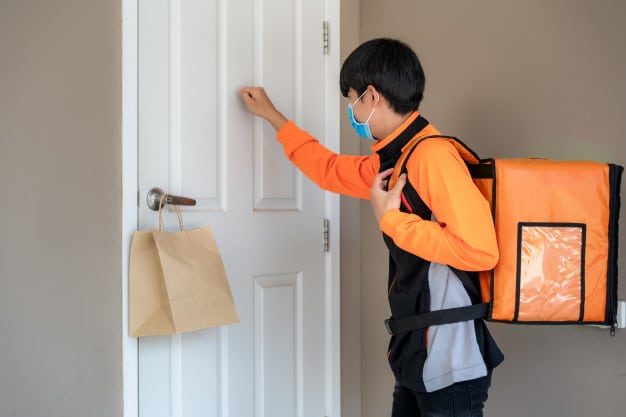 asian-delivery-man-send-food-bag-door-knob-contactless-contact-free-from-delivery-rider-front-house-social-distancing-infection-risk-coronavirus-concept_73503-1923 delivery at front door