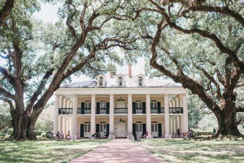 shutterstock_1133502530_1 southern mansion