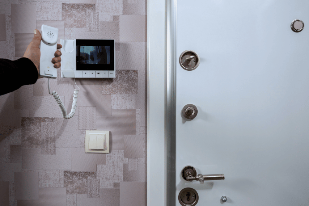 Comparing Popular Security Options For Apartment Buildings Photo Inspiration
