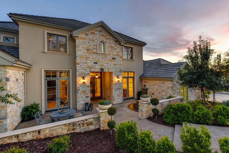 brick-house-backyard